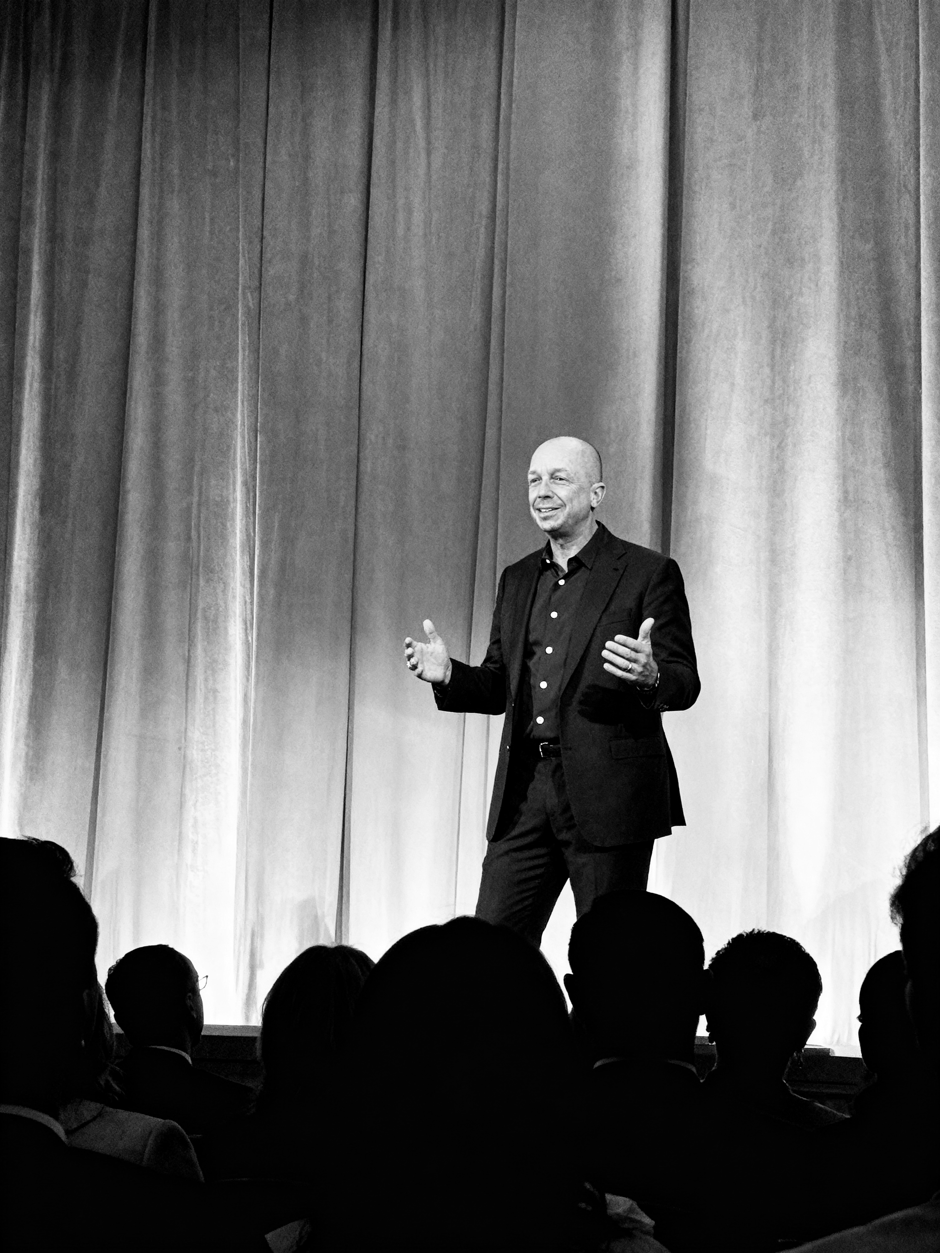 Cary Frieden speaking to a leadership audience